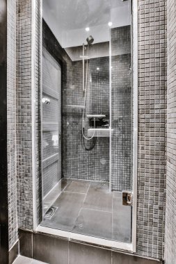 Cam kapılı duş kutusu