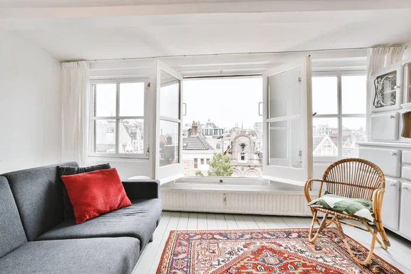 Aydınlık apartman dairesi manzaralı eski şehir