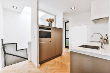 Dairede asgari tarzda çağdaş mutfak