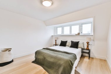 Parlak yatak odası.