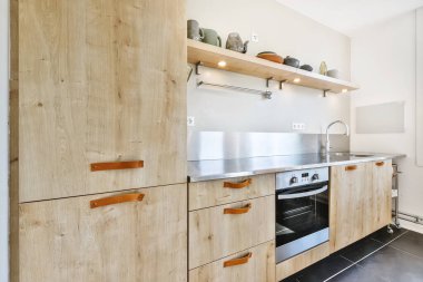 Işıl ışıl modern mutfak.