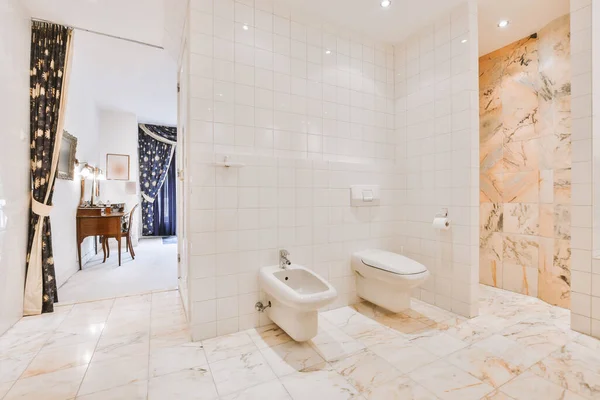 Light bathroom with marble tiles — Stock Photo, Image