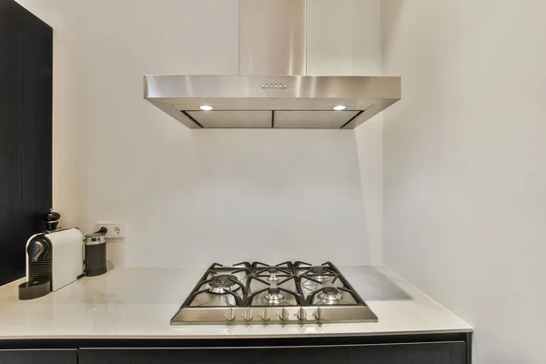 Modern stove and hood in home kitchen — Stock Photo, Image