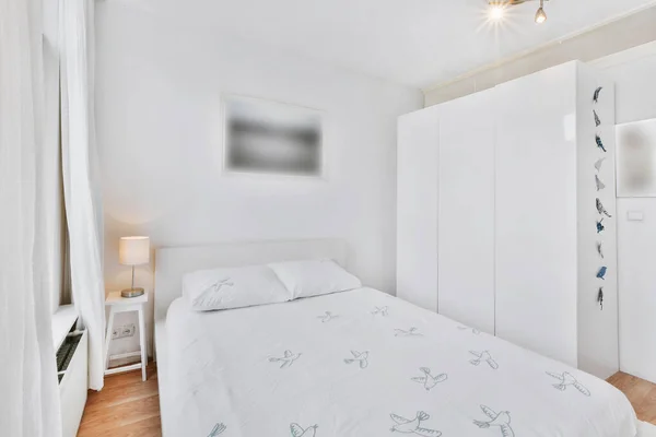 Diseño elegante dormitorio — Foto de Stock