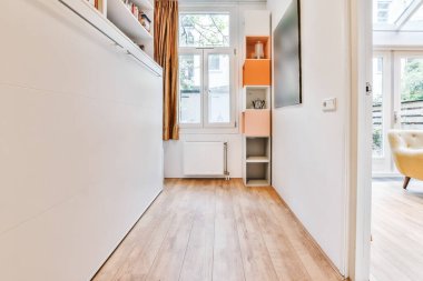 Pencereli hafif koridor