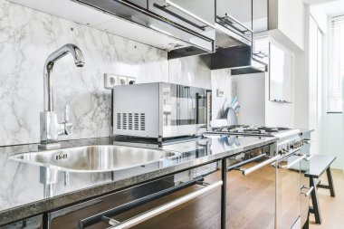 Zarif lavaboyu kapat.