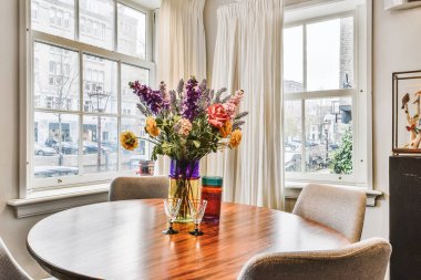 Modern yemek odası.