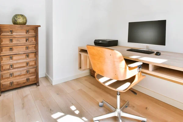 Home office with wall mounted table and bookshelves — Stock Photo, Image