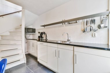 Parlak mutfak iç mimarisi