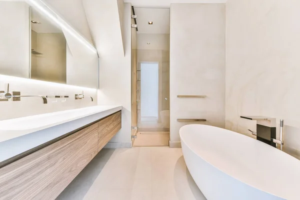 Diseño caro de modernos lavabos de baño — Foto de Stock
