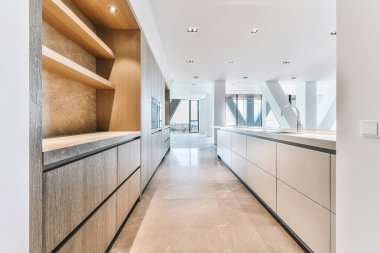 Lüks dairede pahalı modern mutfak.