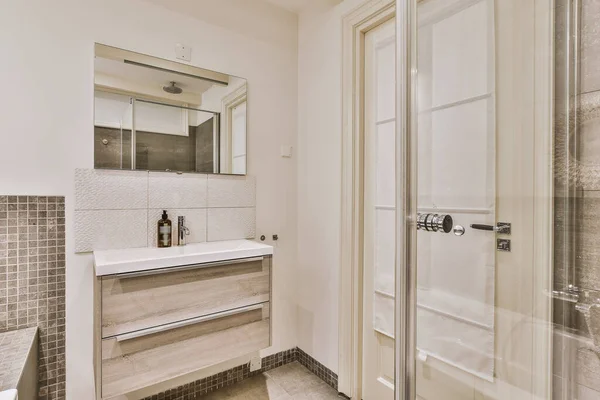 Luxuriöse Gestaltung des Badezimmers — Stockfoto