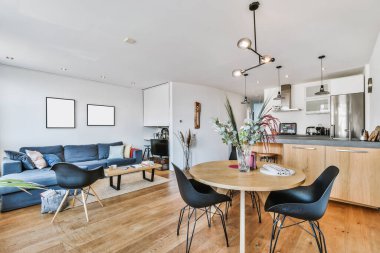 Güzel yemek odası.