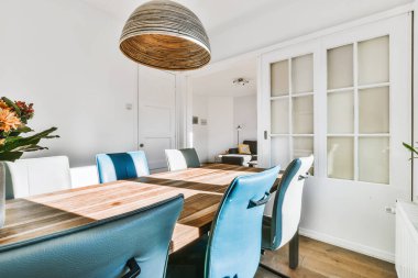 Güzel yemek odası.