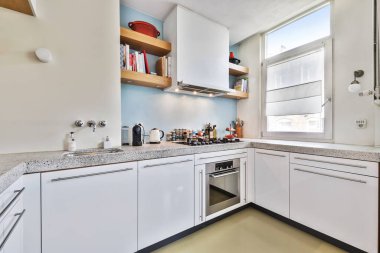 Parlak mutfak iç mimarisi