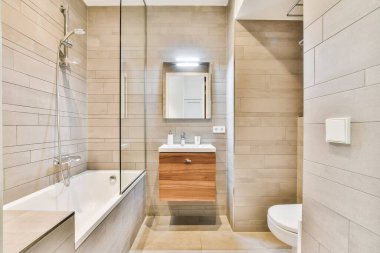 Dairenin içinde modern bir banyo.