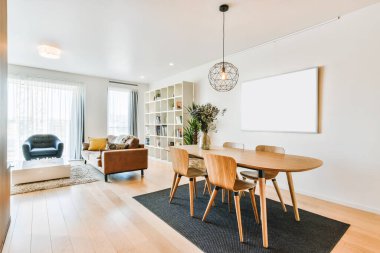 Güzel yemek odası.