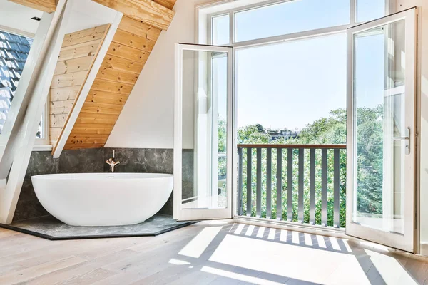 Bellissimo design interno del bagno moderno — Foto Stock