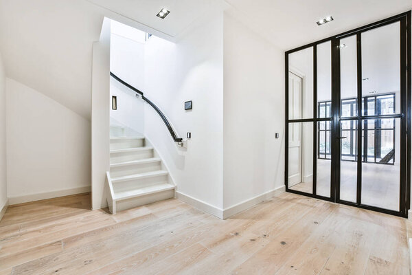 Лестницы в коридоре