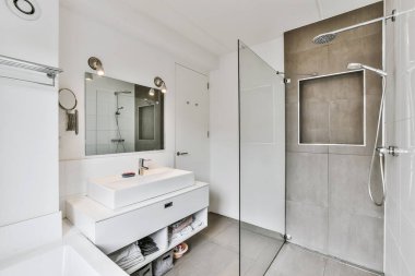 Bir banyonun iç tasarımı.