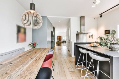 Modern yemek odası.