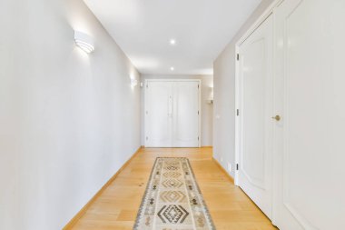 Modern koridor iç mimarisi