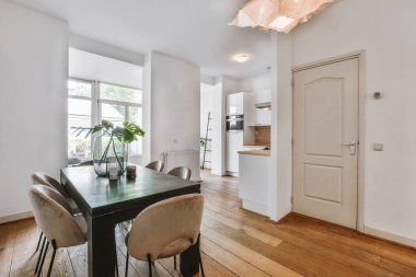 Güzel yemek odası.