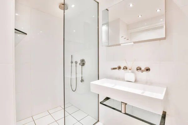 Design elegante do banheiro — Fotografia de Stock