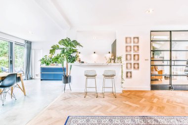 Güzel yemek odası.