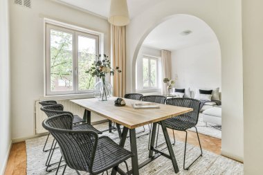 Güzel yemek odası.