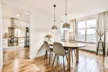 Güzel yemek odası.