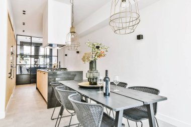 Güzel yemek odası.