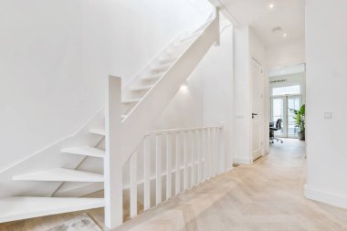 Lüks merdiven salonu.