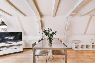 Güzel yemek odası.