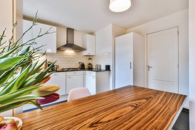 Güzel yemek odası.