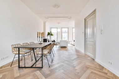 Güzel yemek odası.