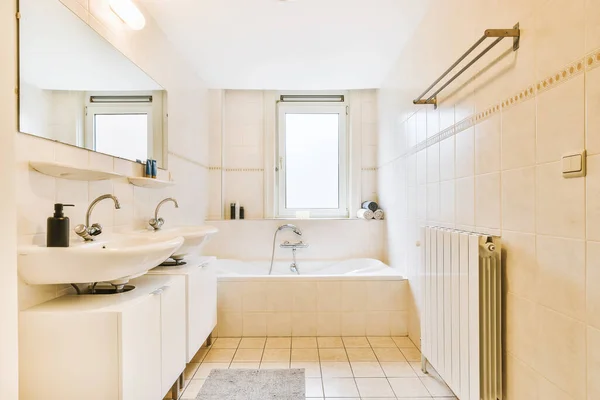 Дизайн роскошных ванных комнат — стоковое фото