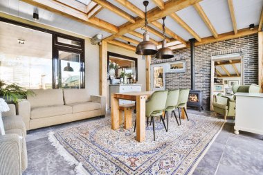 Güzel yemek odası.