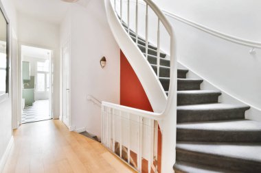 Lüks merdiven salonu.