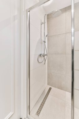 Modern duş kabini