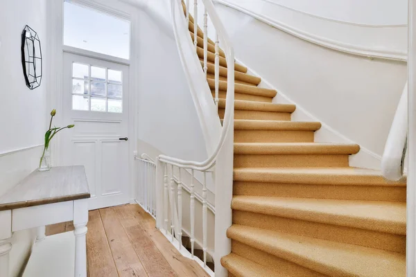 Sala de escaleras de lujo —  Fotos de Stock