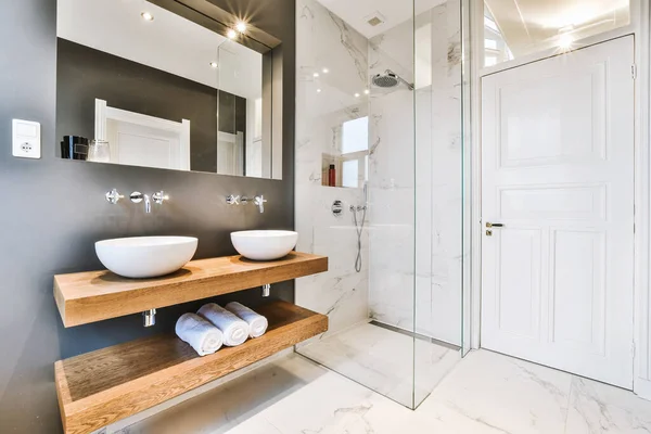 Zarif banyo tasarımı.