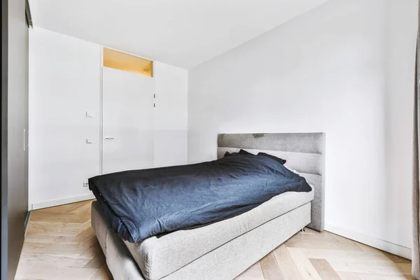 Diseño acogedor dormitorio —  Fotos de Stock