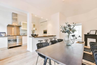 Modern yemek odası.