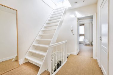 Lüks merdiven salonu.