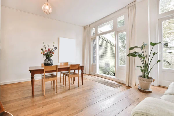 Bright dining room — Stock Photo, Image