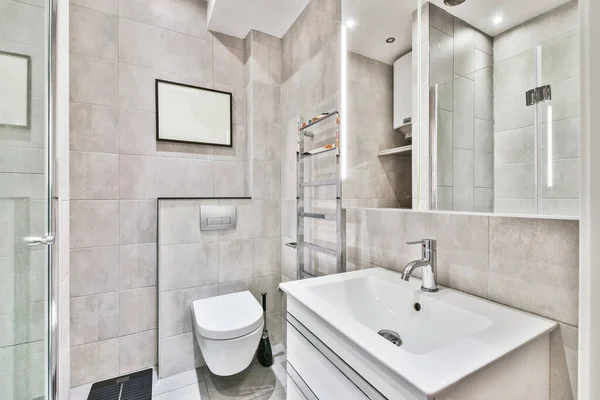 Design elegante do banheiro — Fotografia de Stock