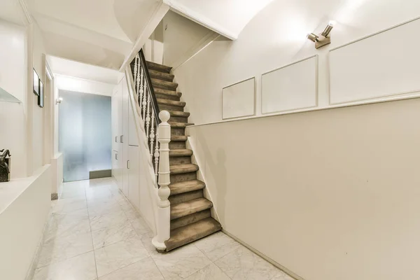 Sala de escaleras de lujo — Foto de Stock