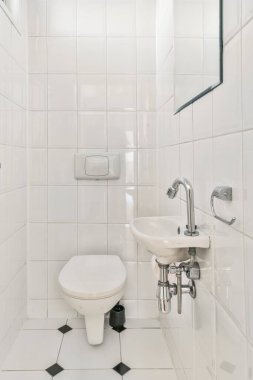 Küçük temiz tuvalet.