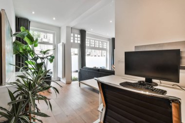 Zarif bir oturma odası.